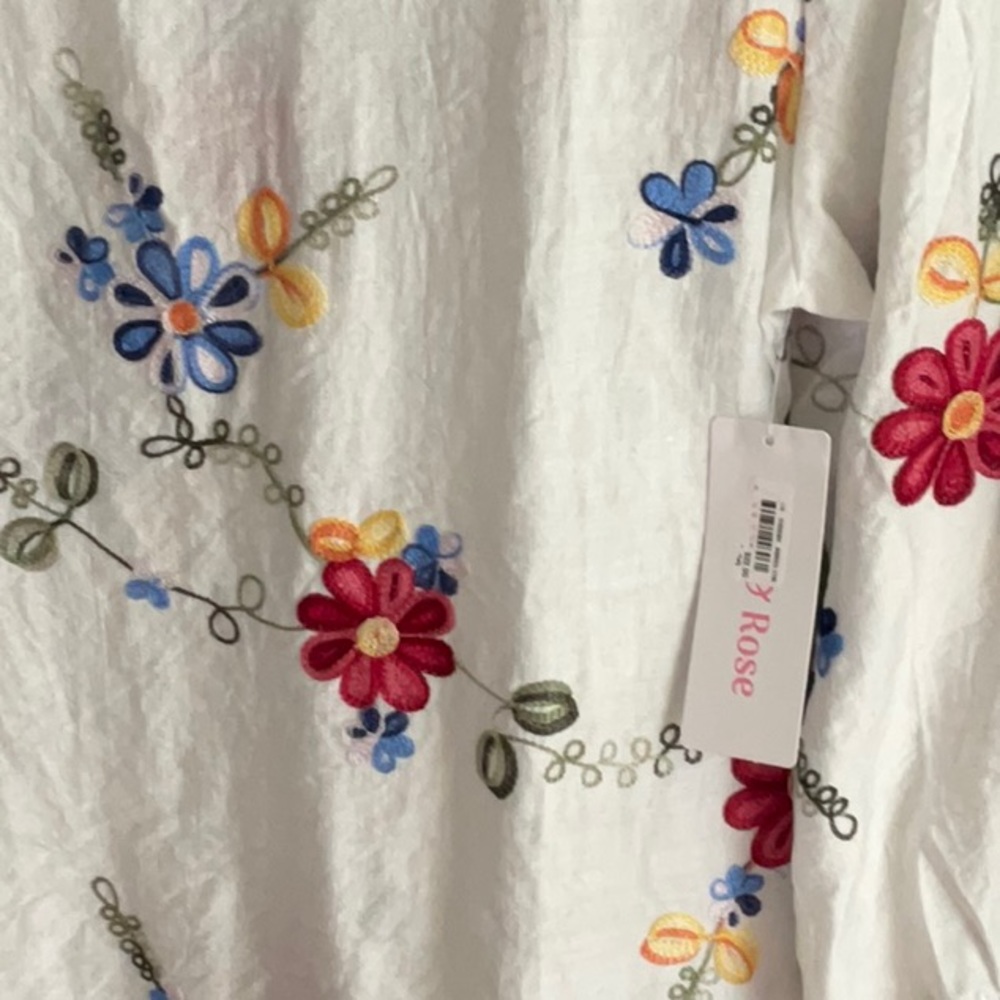 💖Ana & Rose white blouse with embroidered flowers - Picture 4 of 4
